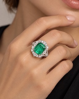 Smaragd ze Zambie 2.67 ct, Vivid green, Minor Oil