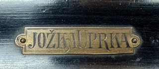 Joža Uprka (1861 - 1940) - Děvčica pod třešňou