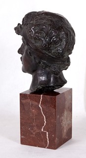 Josef Václav Myslbek 1848 - 1922 - Štítonoš
