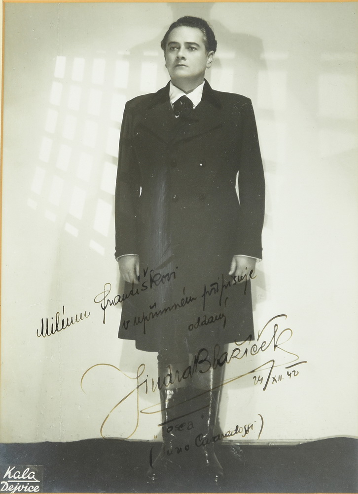 Autografy, podpisy - z kanceláře ředitele Ultraphonu Františka Valentiniho