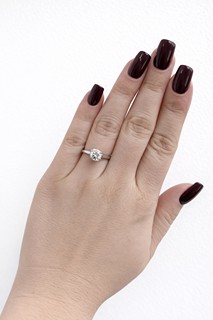 Zlatý prsten s přírodním diamantem 1,10 ct (vzácně bílý) - certifikováno