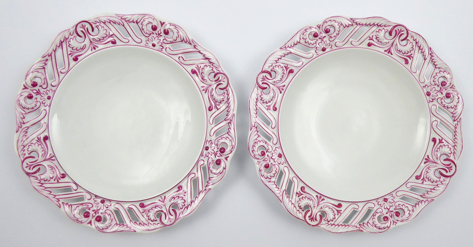 DVA TALÍŘE S PURPUROVÝM ORNAMENTEM - SLAVKOV, SCHLAGGENWALD