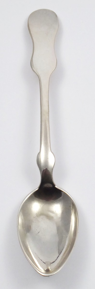 STŘÍBRNÁ LŽIČKA VEJČITÉHO TVARU