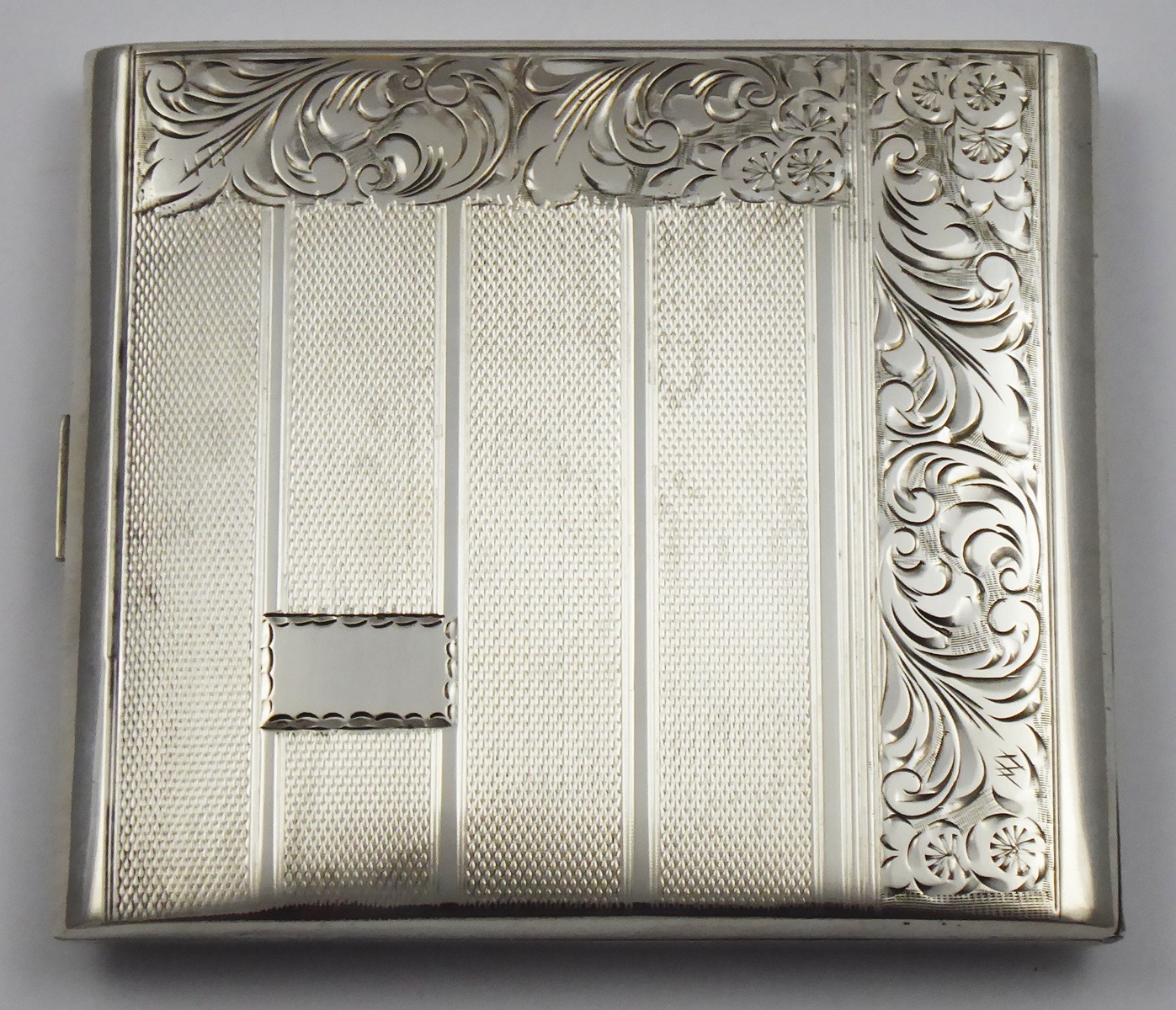 STŘÍBRNÁ GRAVÍROVANÁ TABATĚRKA