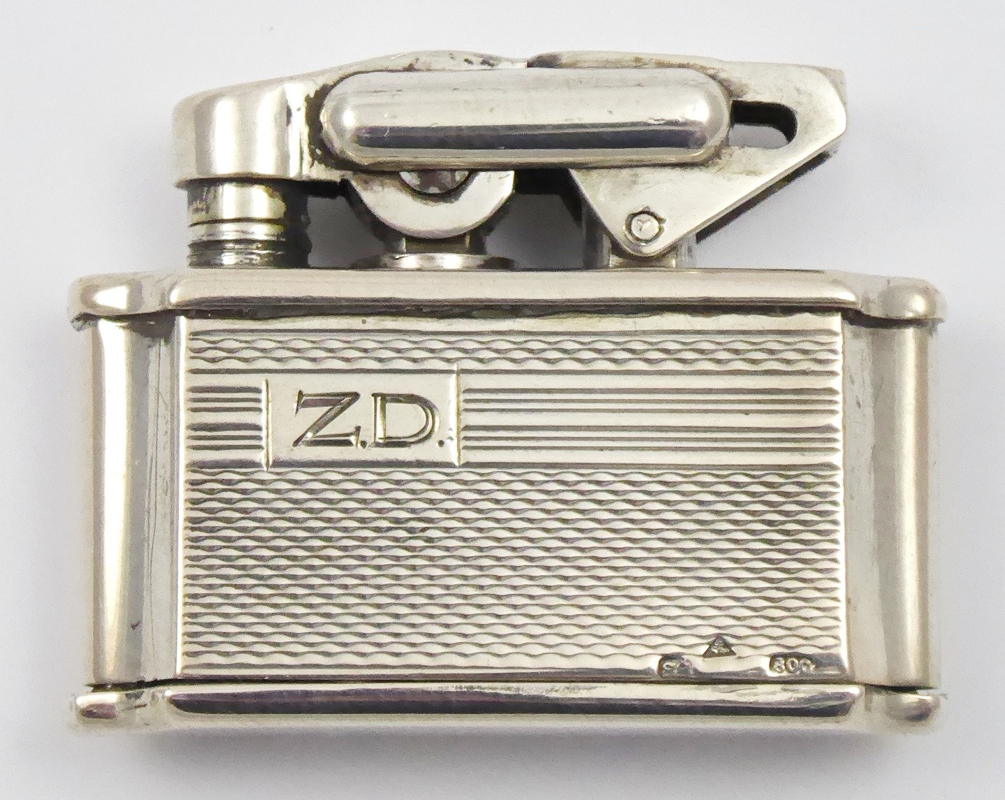 MALÝ STŘÍBRNÝ ZAPALOVAČ