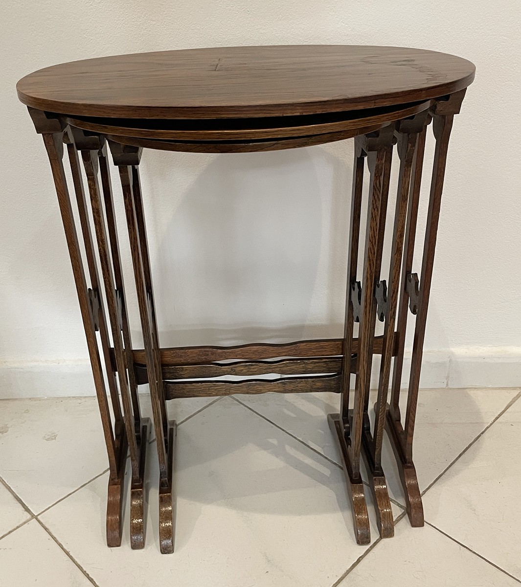 HNÍZDOVÉ OVÁLNÉ STOLKY