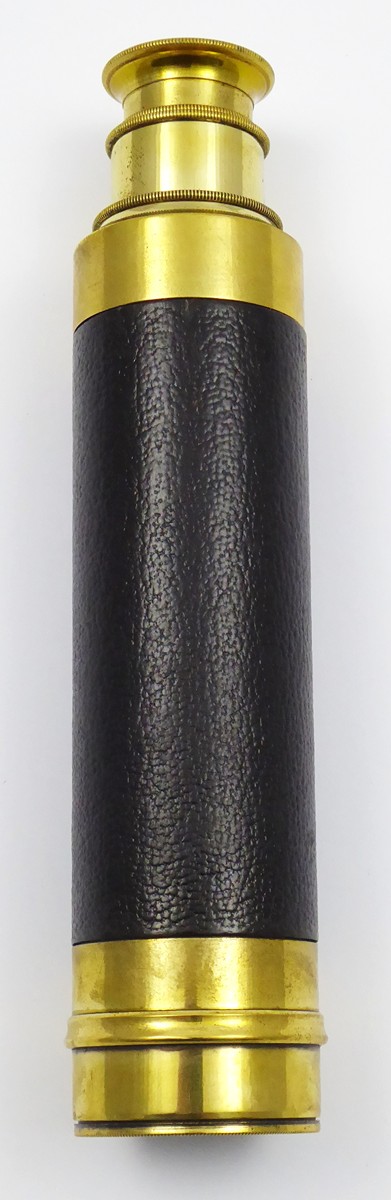 MOSAZNÝ DALEKOHLED V KŮŽI S PŘEPÍNÁNÍM