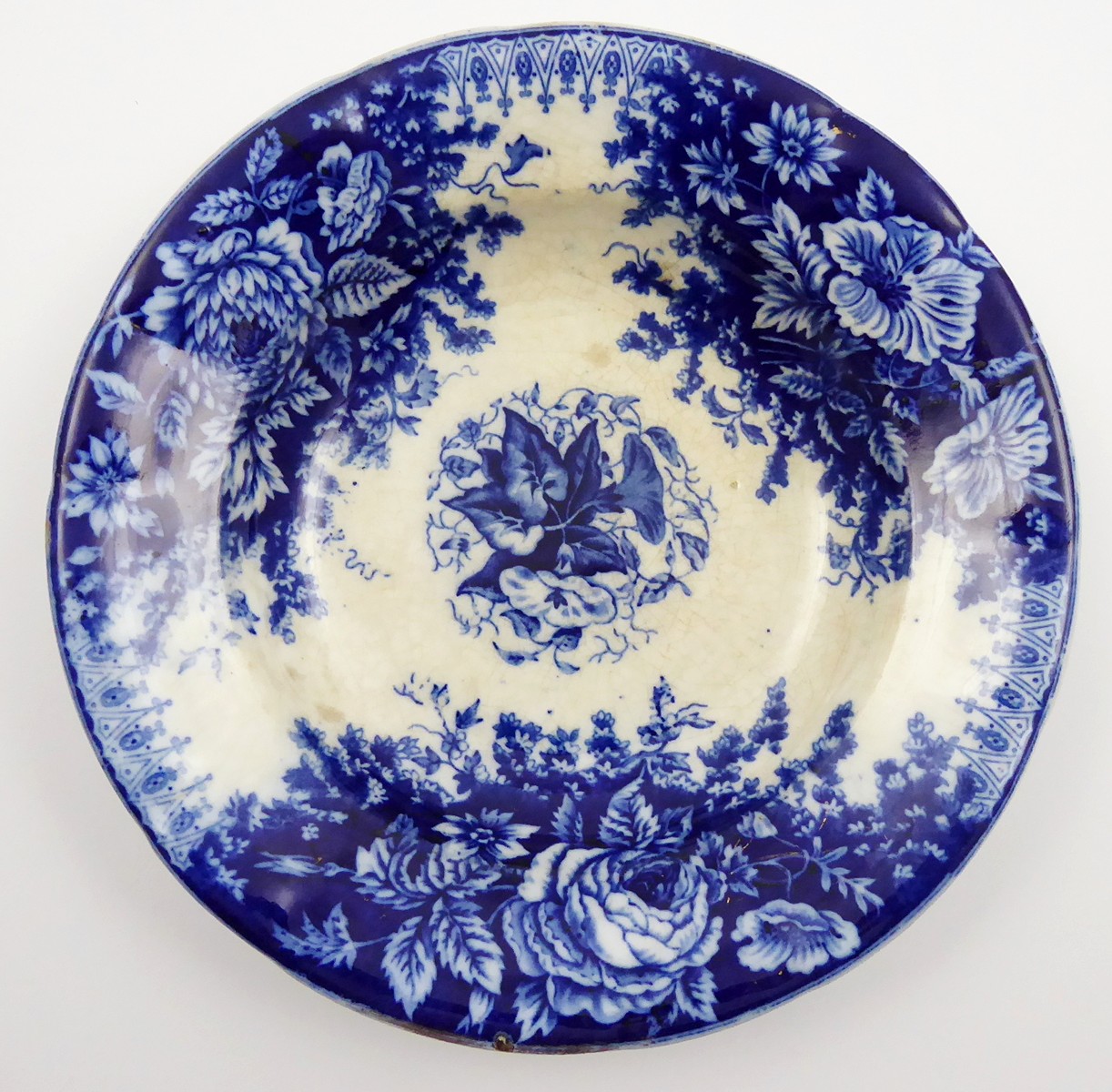 HLUBOKÝ TALÍŘ S KOBALTOVÝMI KVĚTINAMI - AUGUST NOWOTNY, ALTROHLAU