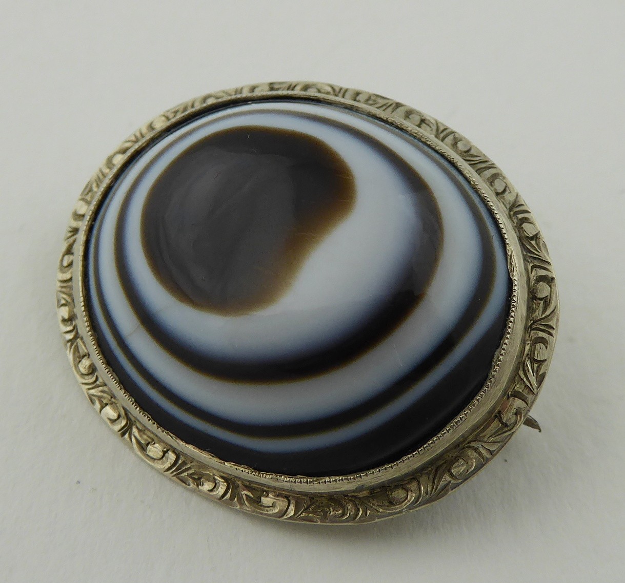 STŘÍBRNÁ BROŽ S PŘÍRODNÍM ACHÁTEM