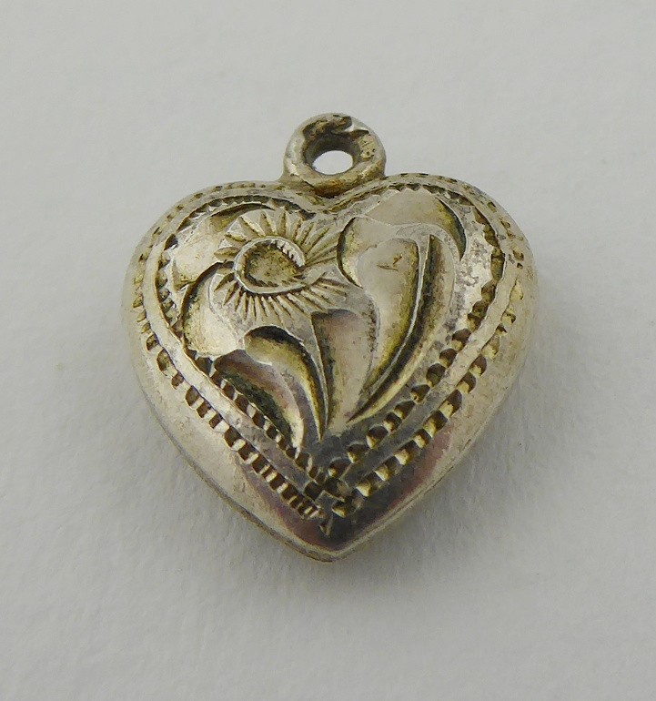 STŘÍBRNÉ GRAVÍROVANÉ SRDÍČKO - JABLONECKO