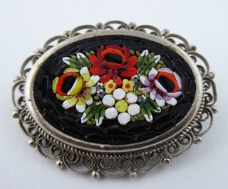 BROŽ S KVĚTINOVOU MINIATURNÍ MOZAIKOU - ITÁLIE