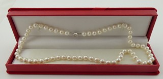 NÁHRDELNÍK ZE SLADKOVODNÍCH PEREL