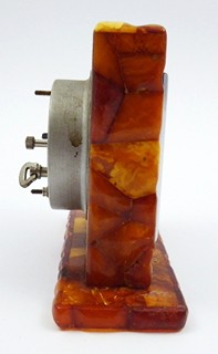 STOLNÍ HODINY S PŘÍRODNÍM JANTAREM