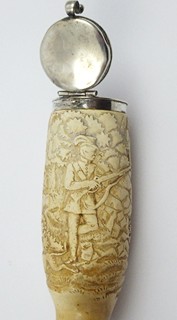 VĚTŠÍ DÝMKA S MYSLIVCEM A JELENEM - STŘÍBRO, SEPIOLIT, ROHOVINA