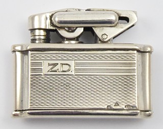 MALÝ STŘÍBRNÝ ZAPALOVAČ