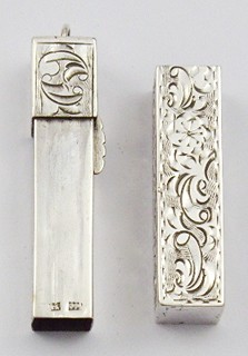 STŘÍBRNÉ POUZDRO NA RTĚNKU