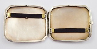 STŘÍBRNÁ LUXUSNÍ TABATĚRKA S OZDOBNÝM KAMÍNKEM