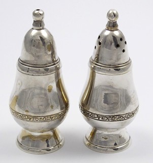 STŘÍBŘENÉ STOLNÍ NÁDOBKY