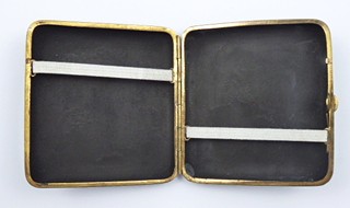 JAPONSKÁ TABATĚRKA S HOROU FUJI, PAGODOU A JEŘÁBY - PERIODA MEIJI (MEIDŽI), KOMAI