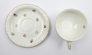 PHILIPP ROSENTHAL (1855-1937) - ČAJOVÝ ŠÁLEK S KVĚTINOVÝM VĚNEČKEM - ROSENTHAL, MARIA