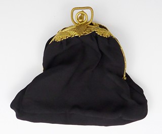 PLESOVÁ SUBTILNÍ LÁTKOVÁ KABELKA S APLIKACÍ ZE ŽLUTÉHO KOVU