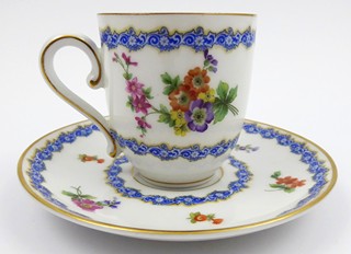 MOKA ŠÁLEK S KVĚTY A MODRÝM VĚNEČKEM - ROSENTHAL