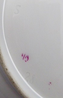 DVA TALÍŘE S PURPUROVÝM ORNAMENTEM - SLAVKOV, SCHLAGGENWALD