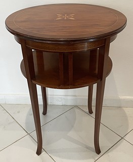 KULATÝ STOLEK S INTARZIÍ