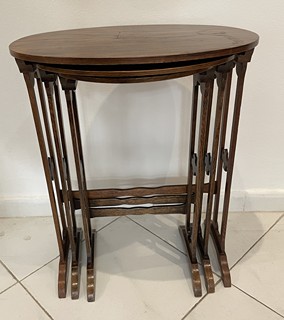 HNÍZDOVÉ OVÁLNÉ STOLKY