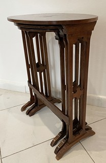 HNÍZDOVÉ OVÁLNÉ STOLKY