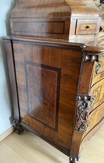 BAROKNÍ SEKRETÁŘ S INTARZIÍ A ŘEZBOU