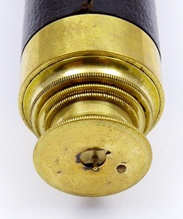 MOSAZNÝ DALEKOHLED V KŮŽI S PŘEPÍNÁNÍM