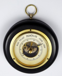 POKOJOVÝ BAROMETR S ČESKÝMI NÁPISY - G. LUFFT, STUTTGART