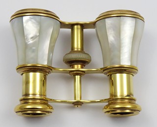 DIVADELNÍ KUKÁTKO S PERLETÍ - IRIS, PARIS