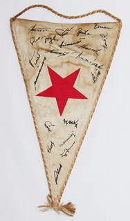 KLUBOVÁ VLAJKA SLAVIA PRAHA S PODPISY HRÁČŮ - 60. AŽ 70. LÉTA