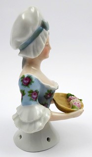 ČAJOVÁ PANENKA S PODNOSEM RŮŽÍ - WILLIAM GOEBEL, OESLAU