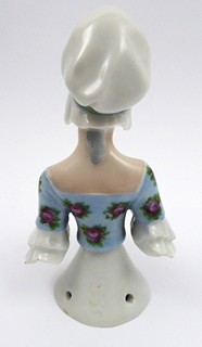 ČAJOVÁ PANENKA S PODNOSEM RŮŽÍ - WILLIAM GOEBEL, OESLAU