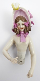 ČAJOVÁ PANENKA S MAŠLEMI - PASSAU, DRESSLER, KISTER & CO.