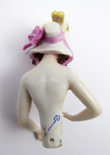 ČAJOVÁ PANENKA S MAŠLEMI - PASSAU, DRESSLER, KISTER & CO.