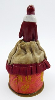 ART DECO LUXUSNÍ MALÁ BONBONIÉRA S DÁMOU V ZIMNÍM