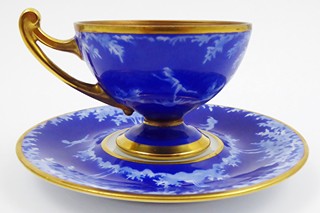 FIGURÁLNÍ MOKA ŠÁLEK EMPÍROVÉHO TVARU - F. SIMON, KARLOVY VARY