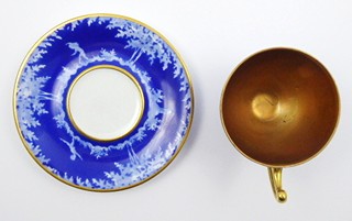 FIGURÁLNÍ MOKA ŠÁLEK EMPÍROVÉHO TVARU - F. SIMON, KARLOVY VARY