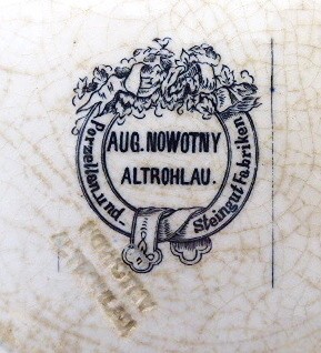 HLUBOKÝ TALÍŘ S KOBALTOVÝMI KVĚTINAMI - AUGUST NOWOTNY, ALTROHLAU