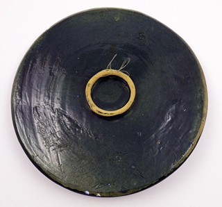 EVA JANDEJSKOVÁ (NAR. 1947) - ZÁVĚSNÁ AUTORSKÁ PLASTIKA Z UMĚLECKÉ KERAMIKY