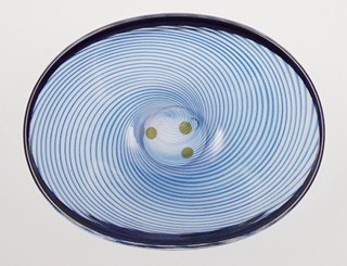 BENGT EDENFALK (1924-2016) - MISKA S MODRÝMI PRUHY - KOSTA BODA, ŠVÉDSKO