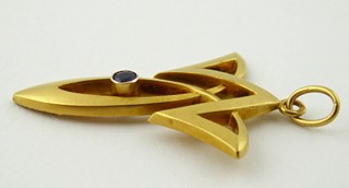 ZLATÝ SECESNÍ PŘÍVĚSEK S PŘÍRODNÍM MODRÝM SAFÍREM