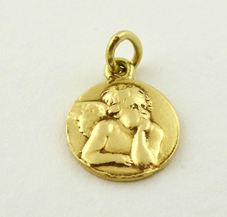 ZLATÝ PŘÍVĚSEK S RELIÉFNÍM ANDÍLKEM PODLE RAFFAELA SANTI