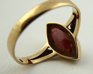 ZLATÝ PRSTEN S PŘÍRODNÍM ALMANDINEM - FRANTIŠEK VOMÁČKA, PRAHA