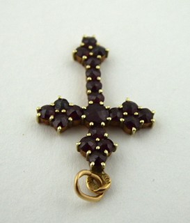 ZLATÝ KŘÍŽEK S PRAVÝMI ČESKÝMI GRANÁTY - VÁCLAV MARTINŮ, PRAHA