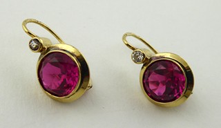 ZLATÉ NÁUŠNICE S RUBÍNY A LEUKOSAFÍRY